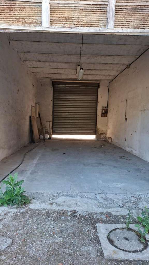 locale di sgombero in vendita a Terricciola in zona Selvatelle