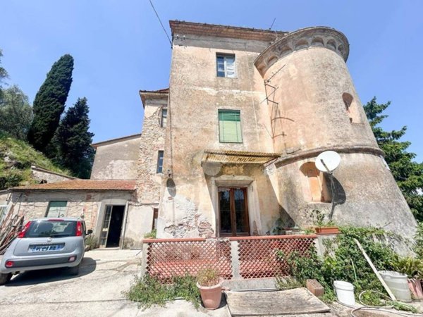 casa indipendente in vendita a Vecchiano in zona Avane