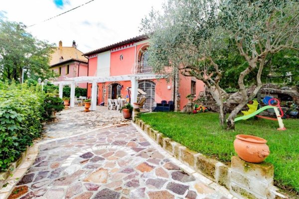 casa indipendente in vendita a Vecchiano in zona Avane