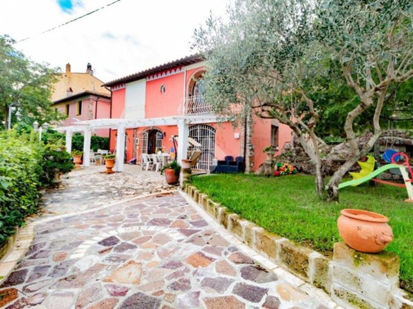 casa indipendente in vendita a Vecchiano in zona Avane