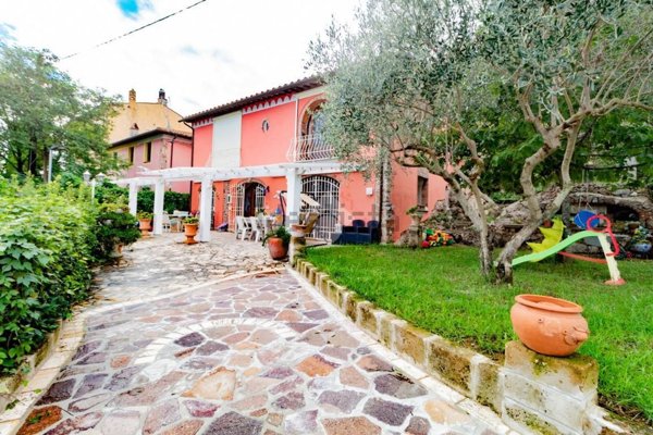 casa indipendente in vendita a Vecchiano in zona Avane