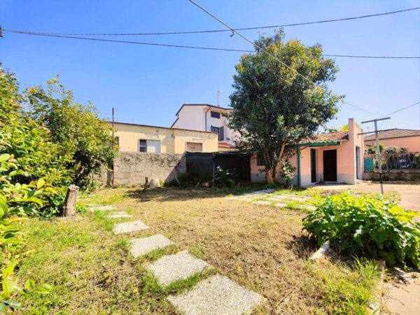 casa indipendente in vendita a Vecchiano