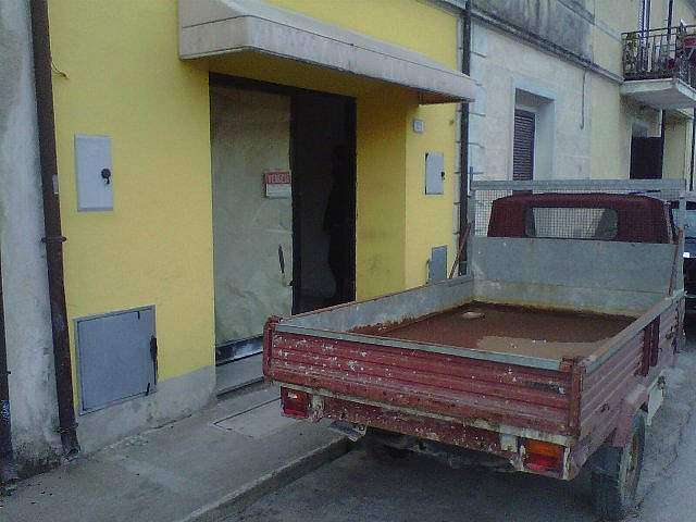 locale commerciale in vendita a Vecchiano
