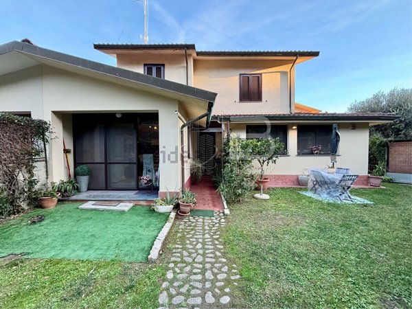casa indipendente in vendita a Vecchiano in zona Filettole