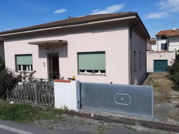 casa indipendente in vendita a Vecchiano in zona Migliarino Pisano