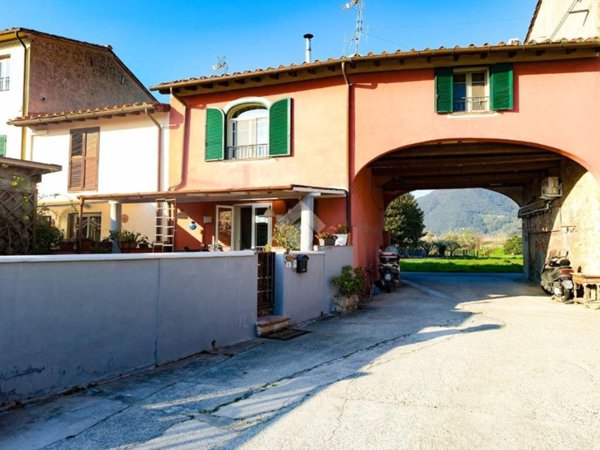 casa indipendente in vendita a Vecchiano in zona Avane