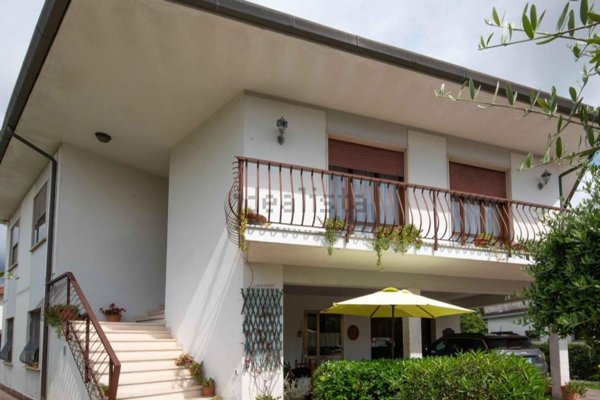 casa indipendente in vendita a Vecchiano