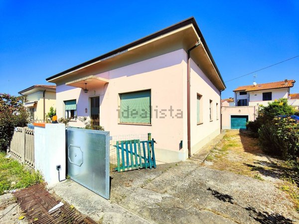 esavano in vendita a Vecchiano