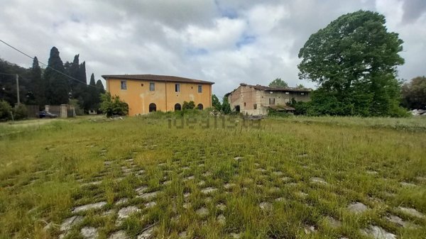 casale in vendita a Vecchiano