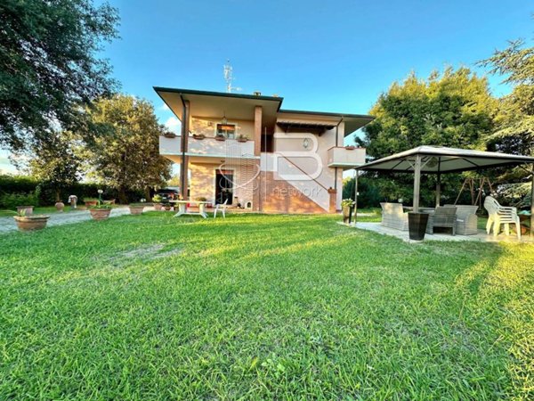 casa indipendente in vendita a Vecchiano
