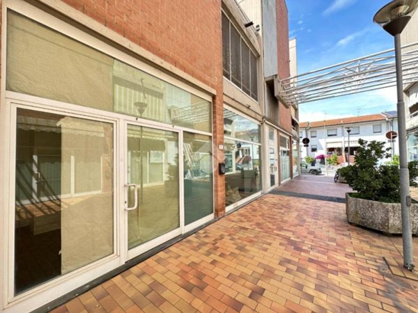 negozio in vendita a Vecchiano