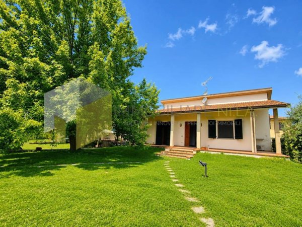 casa indipendente in vendita a Vecchiano in zona Avane