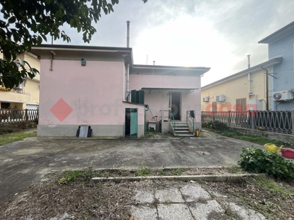 casa indipendente in vendita a Vecchiano in zona Migliarino Pisano