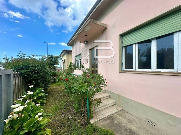 casa indipendente in vendita a Vecchiano in zona Nodica