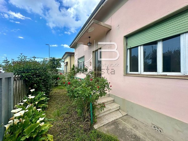 casa indipendente in vendita a Vecchiano