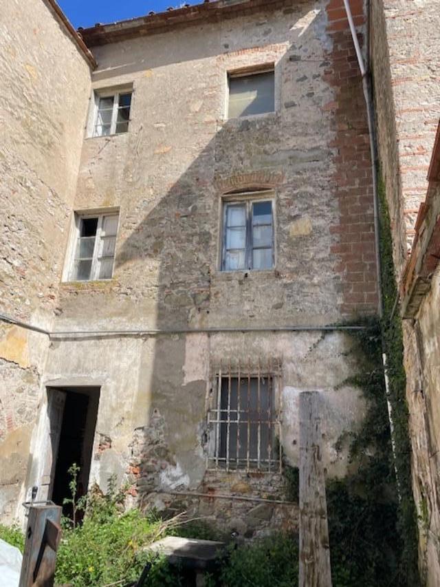 intera palazzina in vendita a Vecchiano in zona Filettole