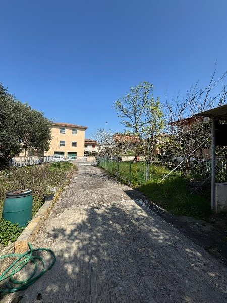 intera palazzina in vendita a Vecchiano in zona Nodica