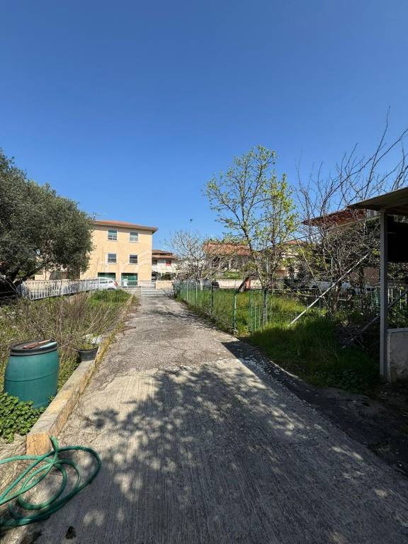 intera palazzina in vendita a Vecchiano in zona Nodica