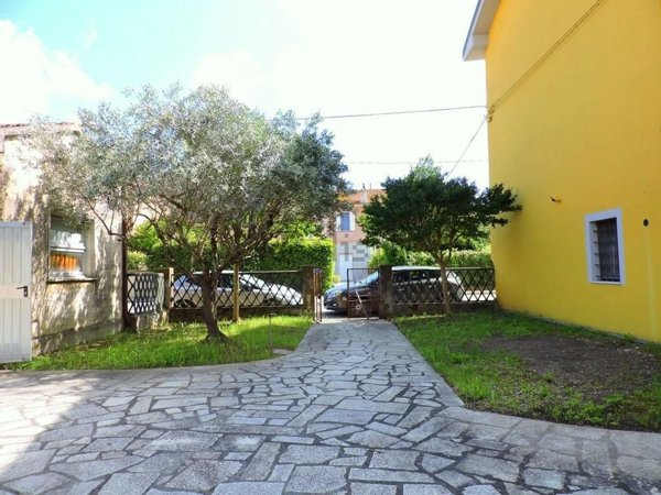 casa indipendente in vendita a Vecchiano in zona Avane