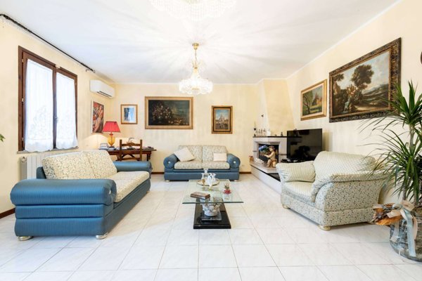 casa indipendente in vendita a Vecchiano in zona Migliarino Pisano