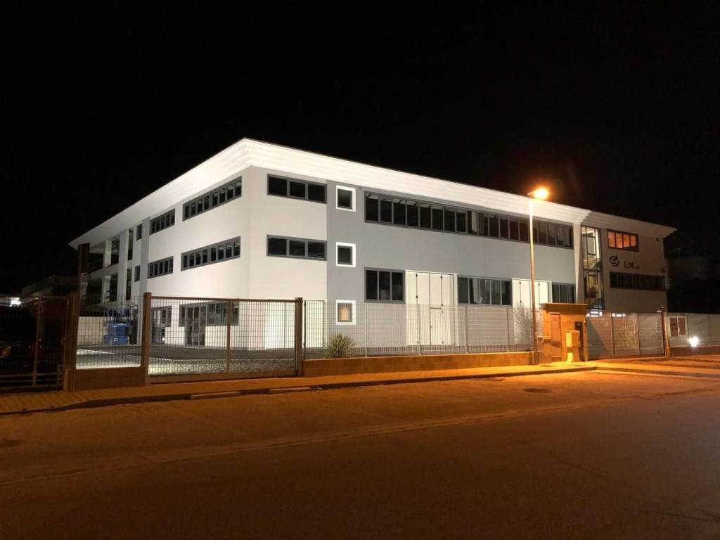 locale commerciale in vendita a Vecchiano