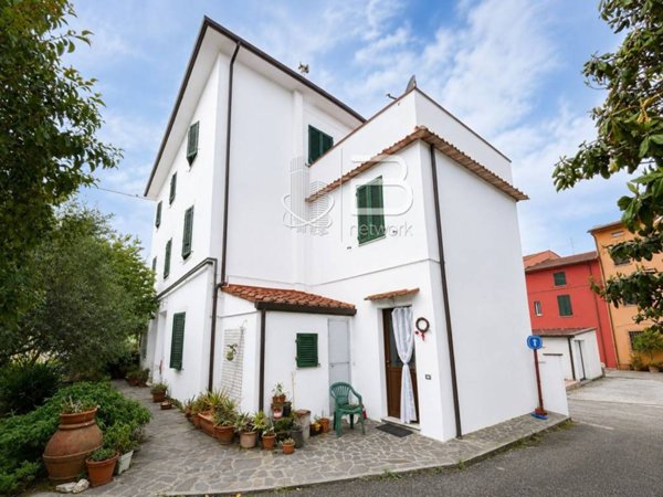 casa indipendente in vendita a Vecchiano in zona Avane