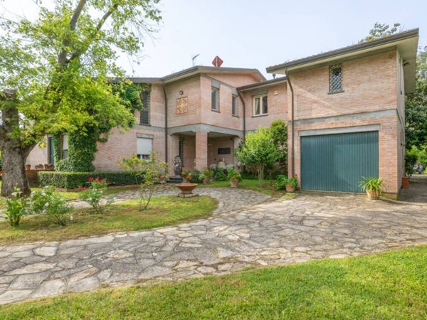 casa indipendente in vendita a Vecchiano in zona Avane