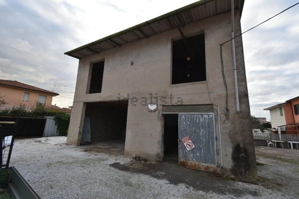 intera palazzina in vendita a Vecchiano in zona Nodica