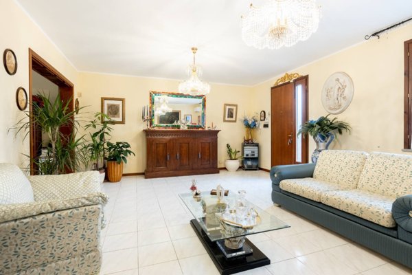 casa indipendente in vendita a Vecchiano