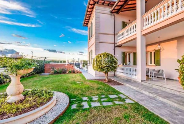 casa indipendente in vendita a Vecchiano in zona Nodica