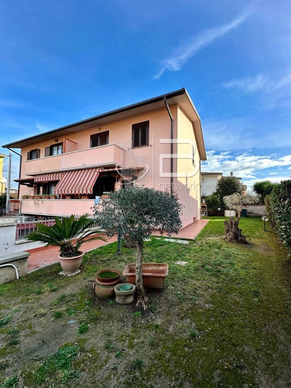 casa indipendente in vendita a Vecchiano in zona Migliarino Pisano