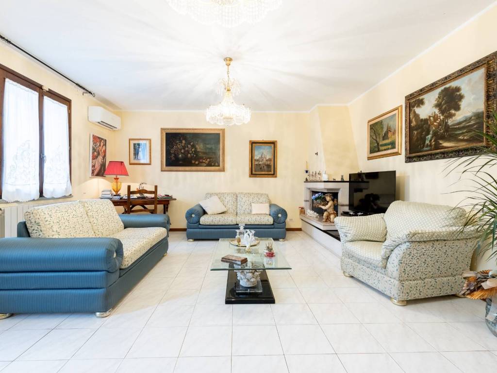 casa indipendente in vendita a Vecchiano in zona Migliarino Pisano