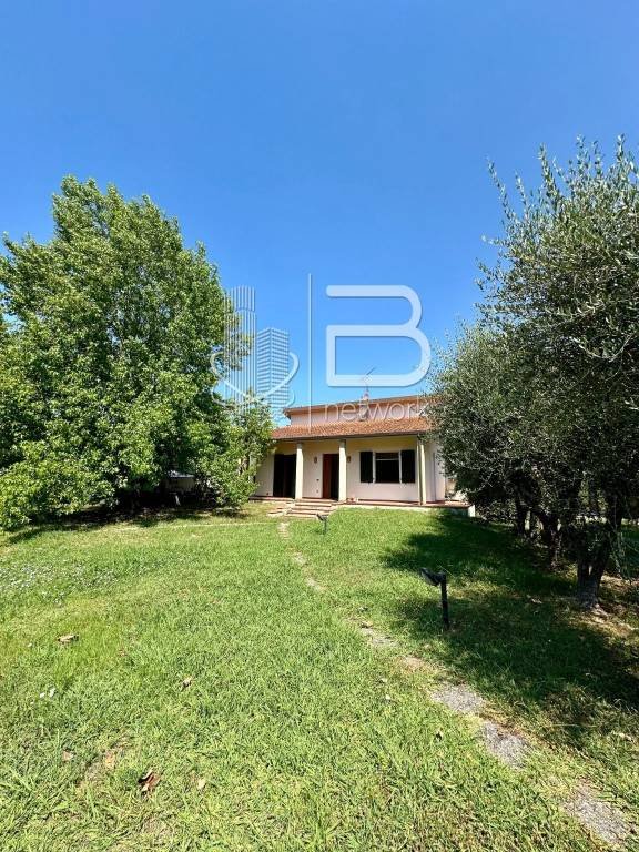 casa indipendente in vendita a Vecchiano in zona Avane