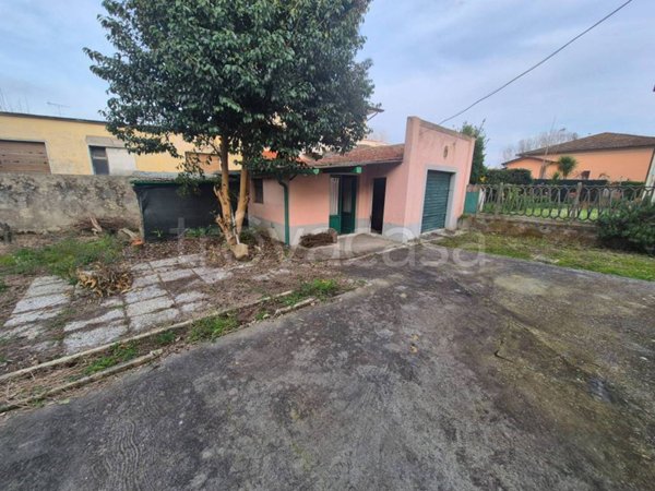 casa indipendente in vendita a Vecchiano in zona Migliarino Pisano