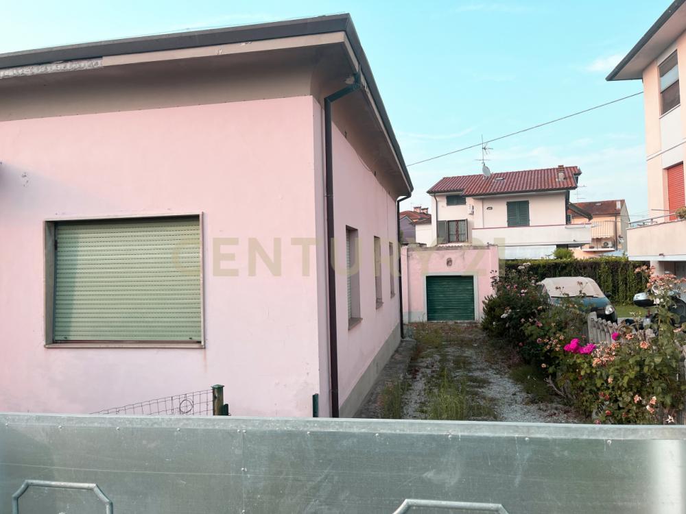 casa indipendente in vendita a Vecchiano