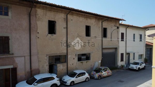 locale di sgombero in vendita a Vecchiano in zona Avane