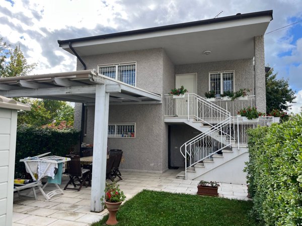 casa indipendente in vendita a Vecchiano in zona Nodica