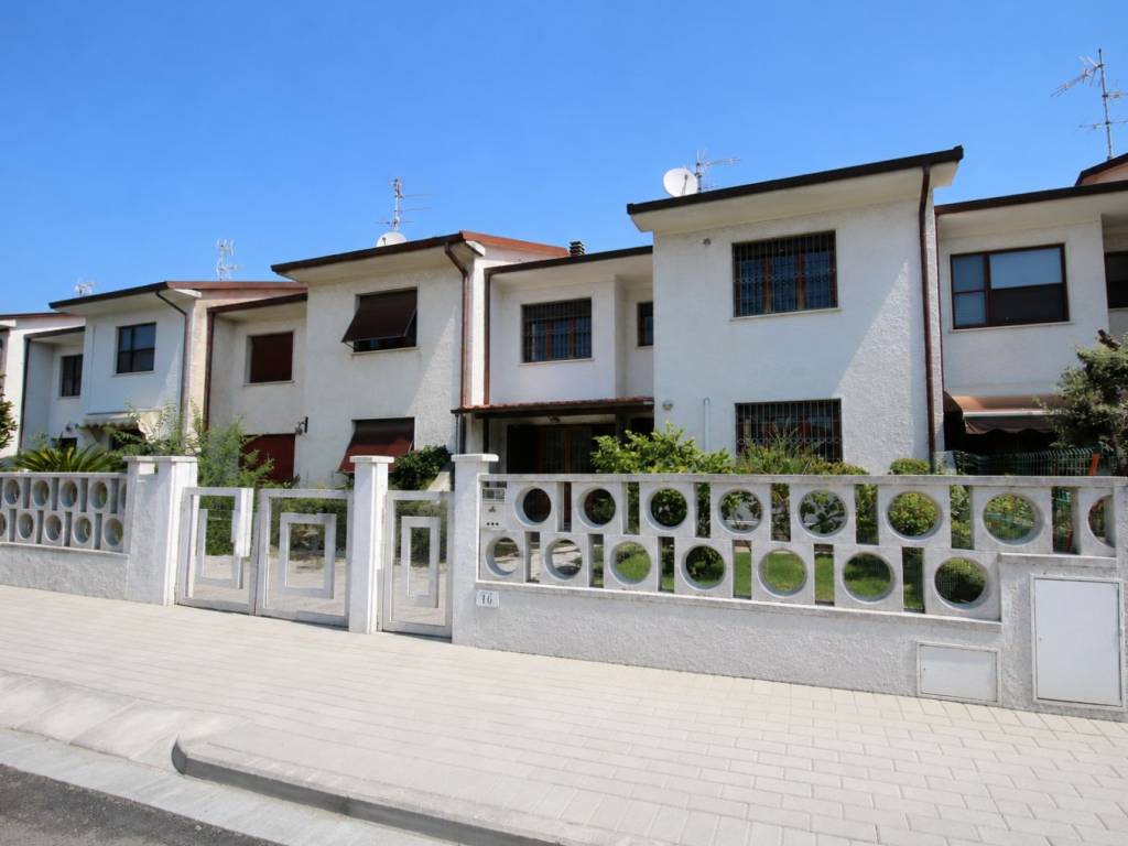 casa indipendente in vendita a Vecchiano in zona Nodica