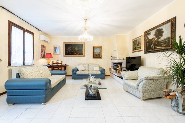 casa indipendente in vendita a Vecchiano in zona Migliarino Pisano