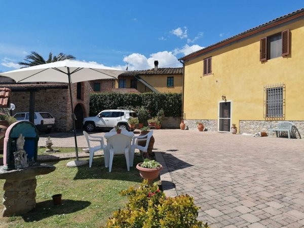 esavano in vendita a Vicopisano