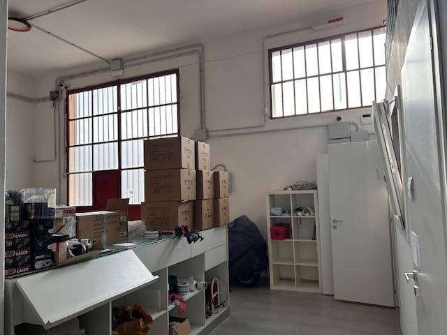 locale commerciale in vendita a Vicopisano in zona San Giovanni alla Vena