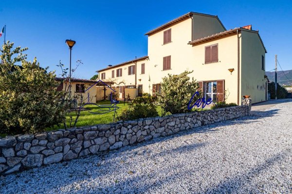casa indipendente in vendita a Vicopisano in zona Caprona