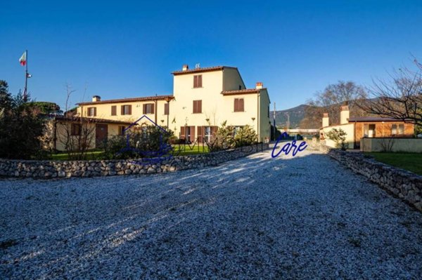 casa indipendente in vendita a Vicopisano in zona Caprona