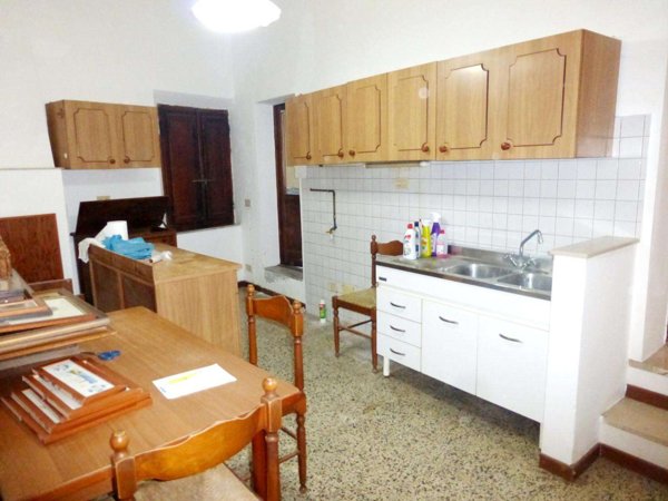 intera palazzina in vendita a Vicopisano in zona San Giovanni alla Vena