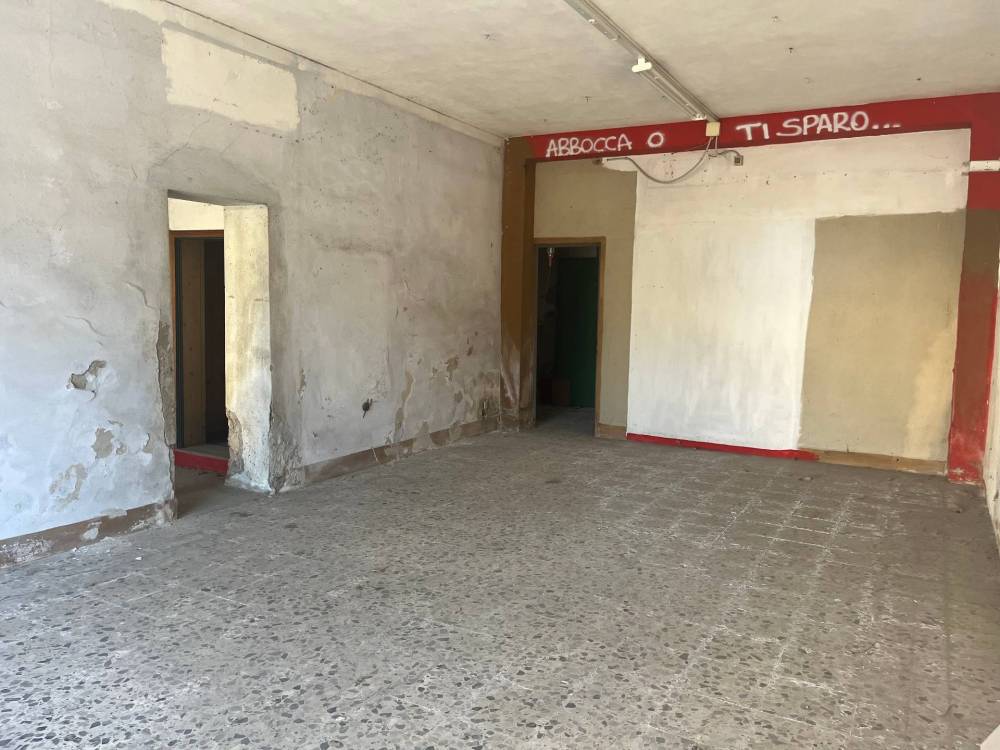 negozio in vendita a Vicopisano in zona San Giovanni alla Vena