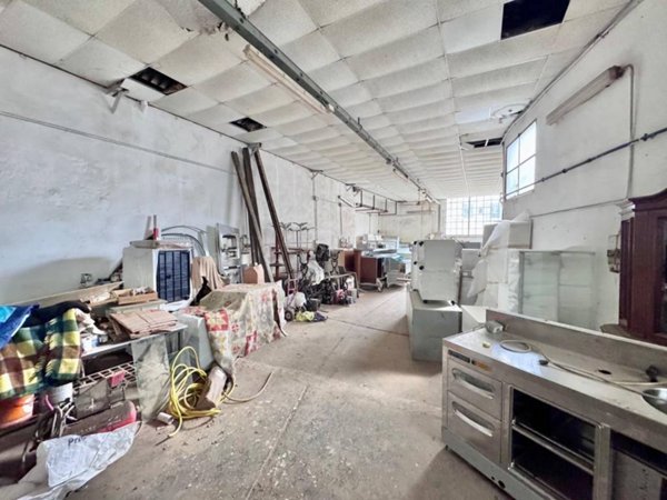 locale commerciale in vendita a Vicopisano in zona Uliveto Terme