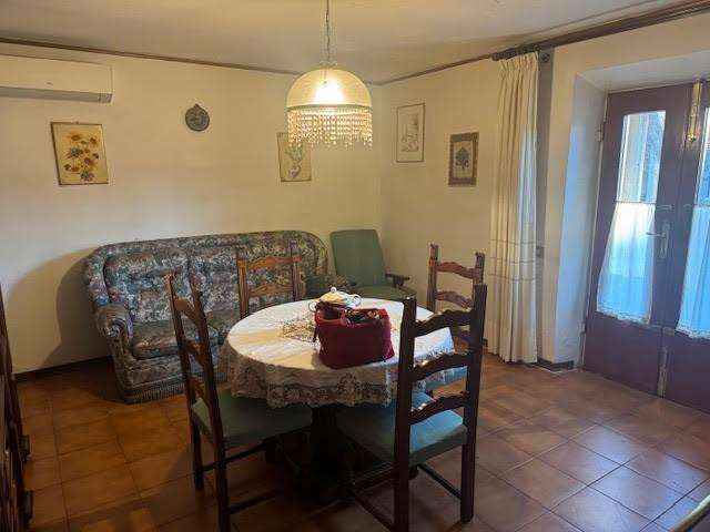 intera palazzina in vendita a Vicopisano in zona Caprona