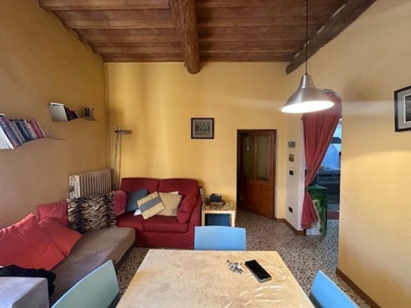 casa indipendente in vendita a Vicopisano in zona Caprona