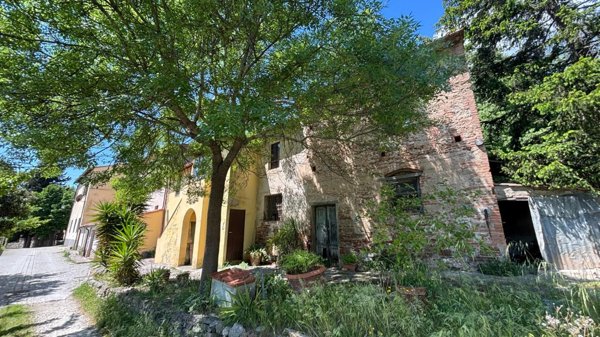locale di sgombero in vendita a Vicopisano in zona Uliveto Terme