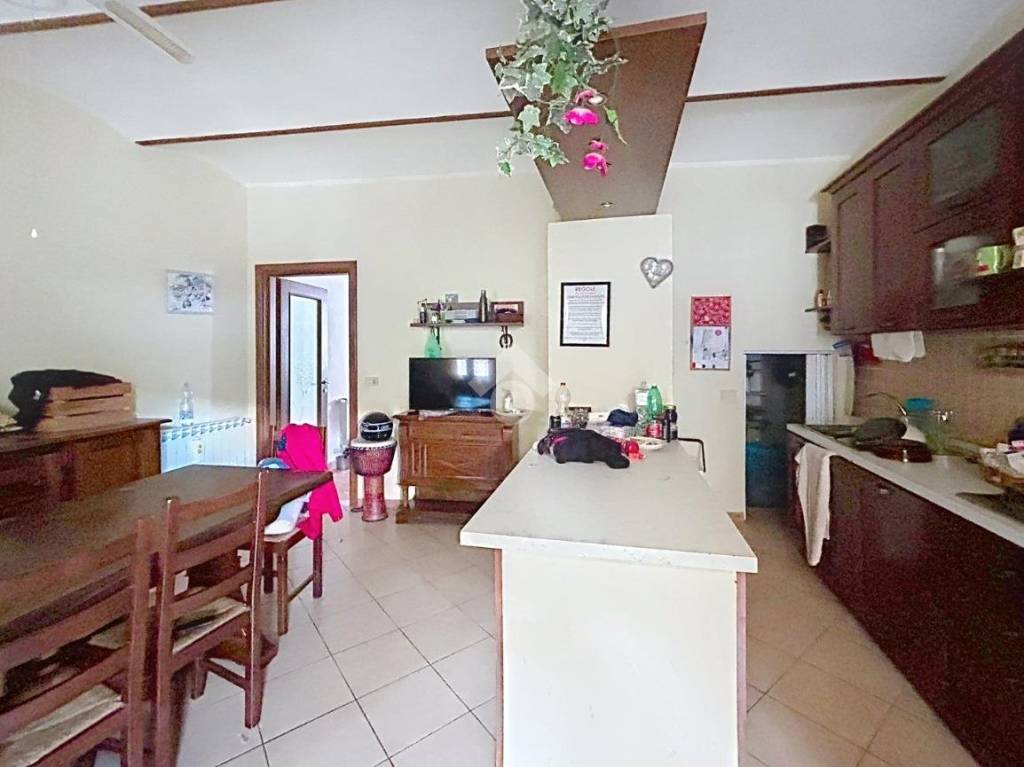 casa indipendente in vendita a Vicopisano in zona Caprona